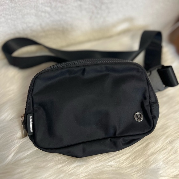 Lululemon fanny pack - Picture 2 of 5